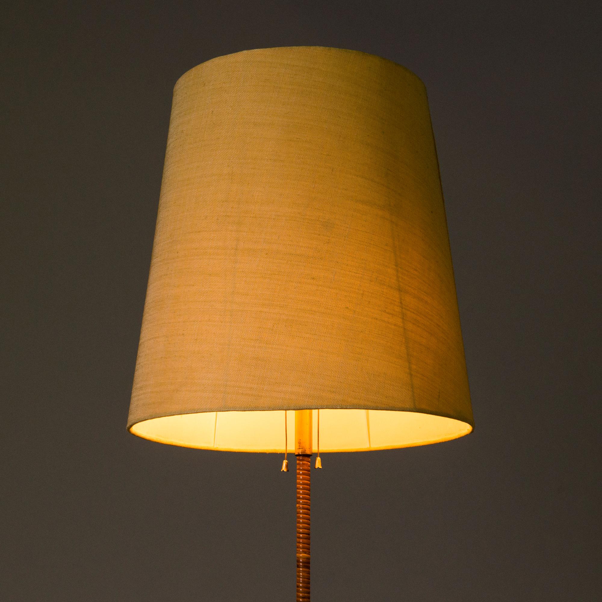 PAAVO TYNELL, lattiavalaisin, malli 9627, Idman 1900-luvun puoliväli.