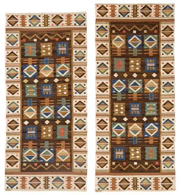 DRAPERIER, 1 par. "Renaissance". Rölakan. 213 x 98 respektive 225 x 97,5 cm. Signerade MMF (Märta Måås-Fjetterström).