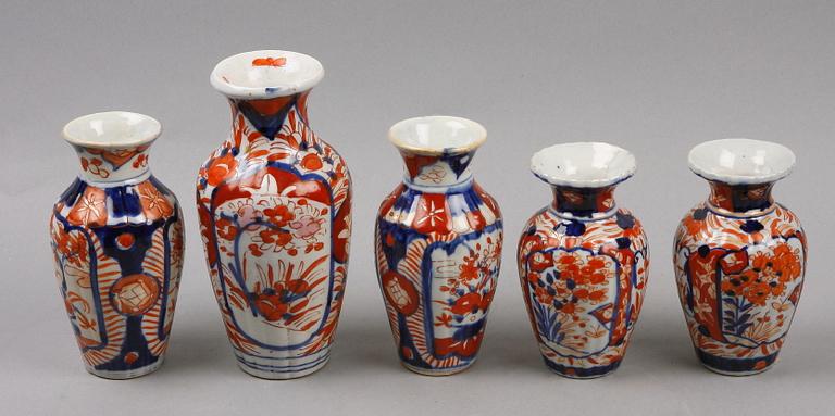 PARTI VASER, 5 st, porslin, Imari, Japan, 1800/1900-tal.