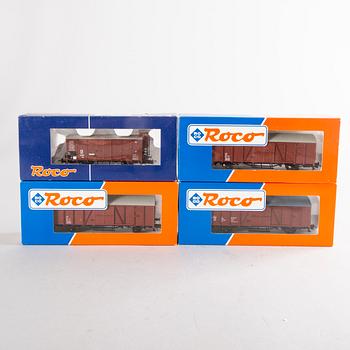 1 Roco trainset 61410, 2 wagon sets and 20 wagons.