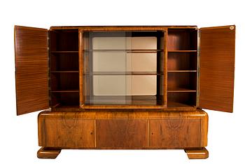 A German Art Deco cabinet from Deutsche Wohnkultur.