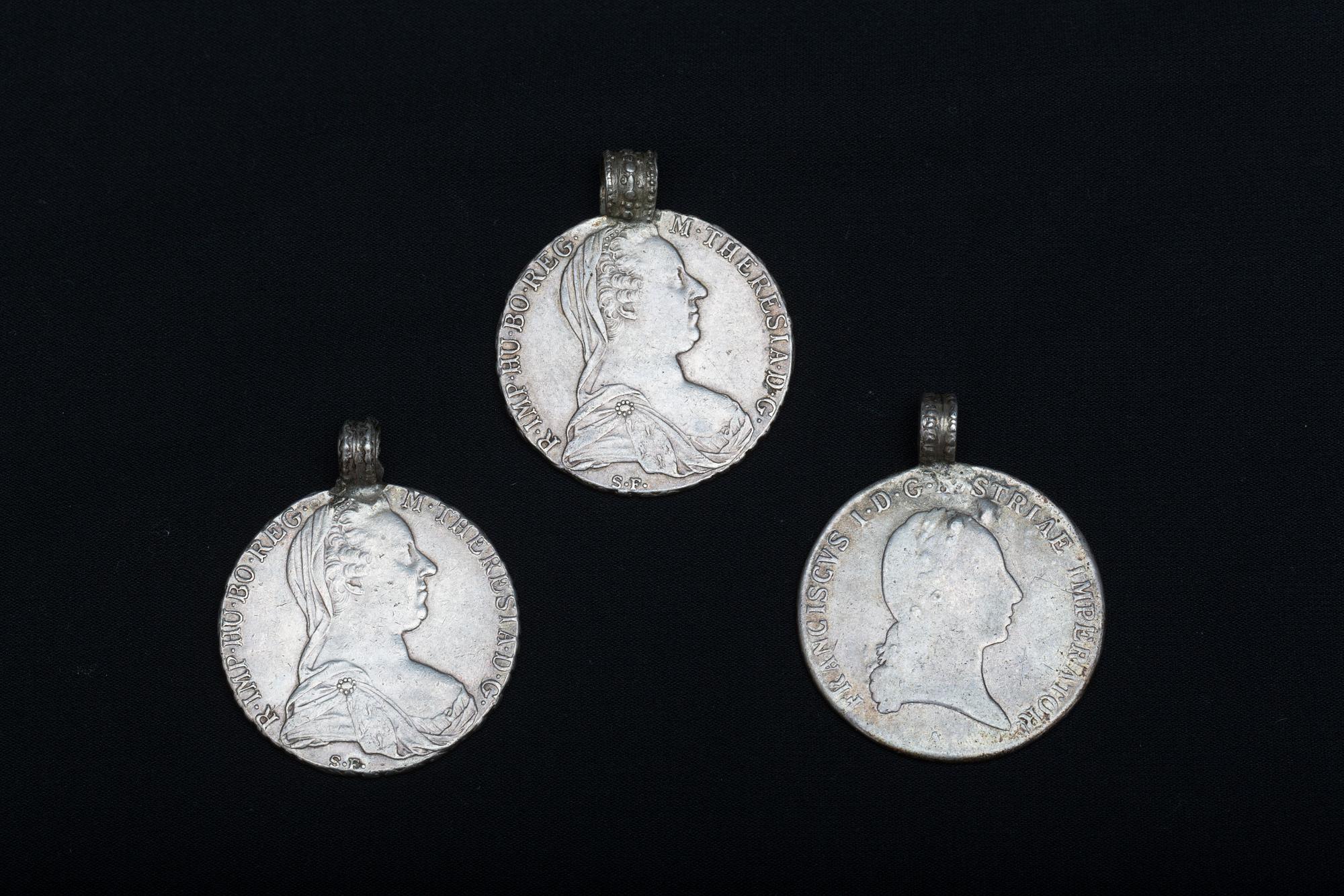 MYNT, silver, 3st,  Österrike-Ungern, 1780 samt 1823. Vikt ca 88 g.