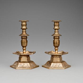 LJUSSTAKAR, ett par, malm, barockstil, 1800-tal.