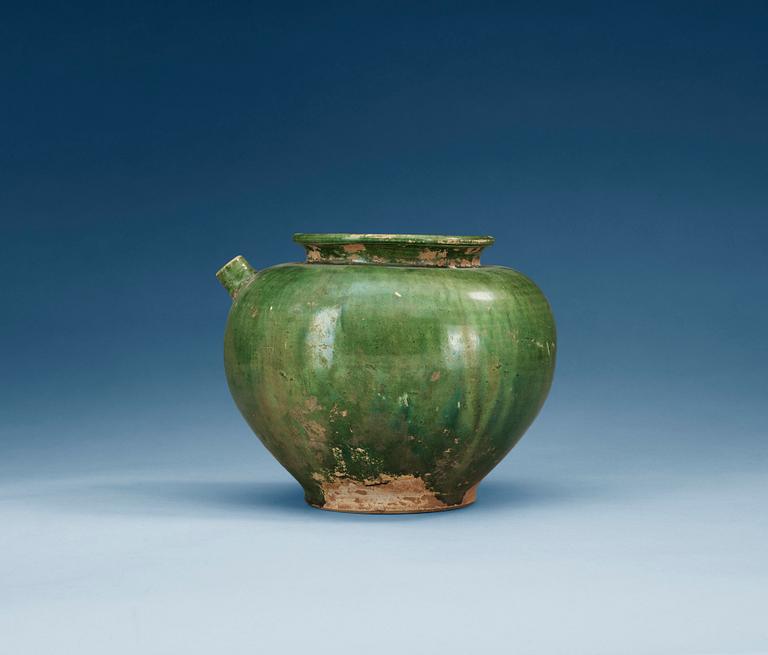 A green glazed potted jar, Tang dynasty.