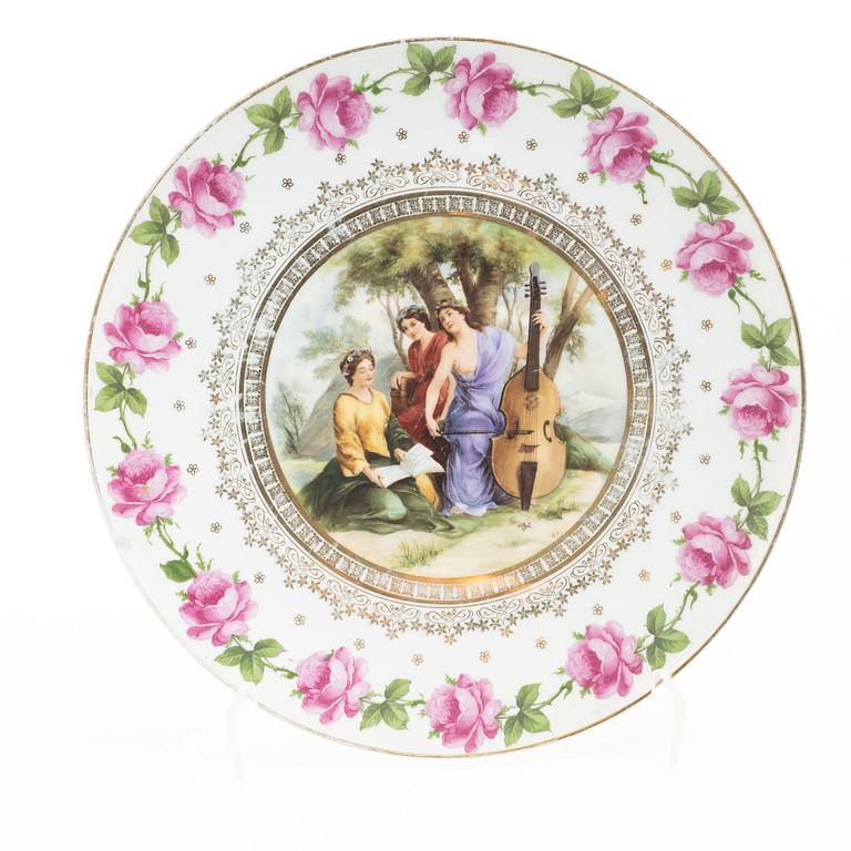 Praktfat, ett par, porslin, Wien, 1900-tal.