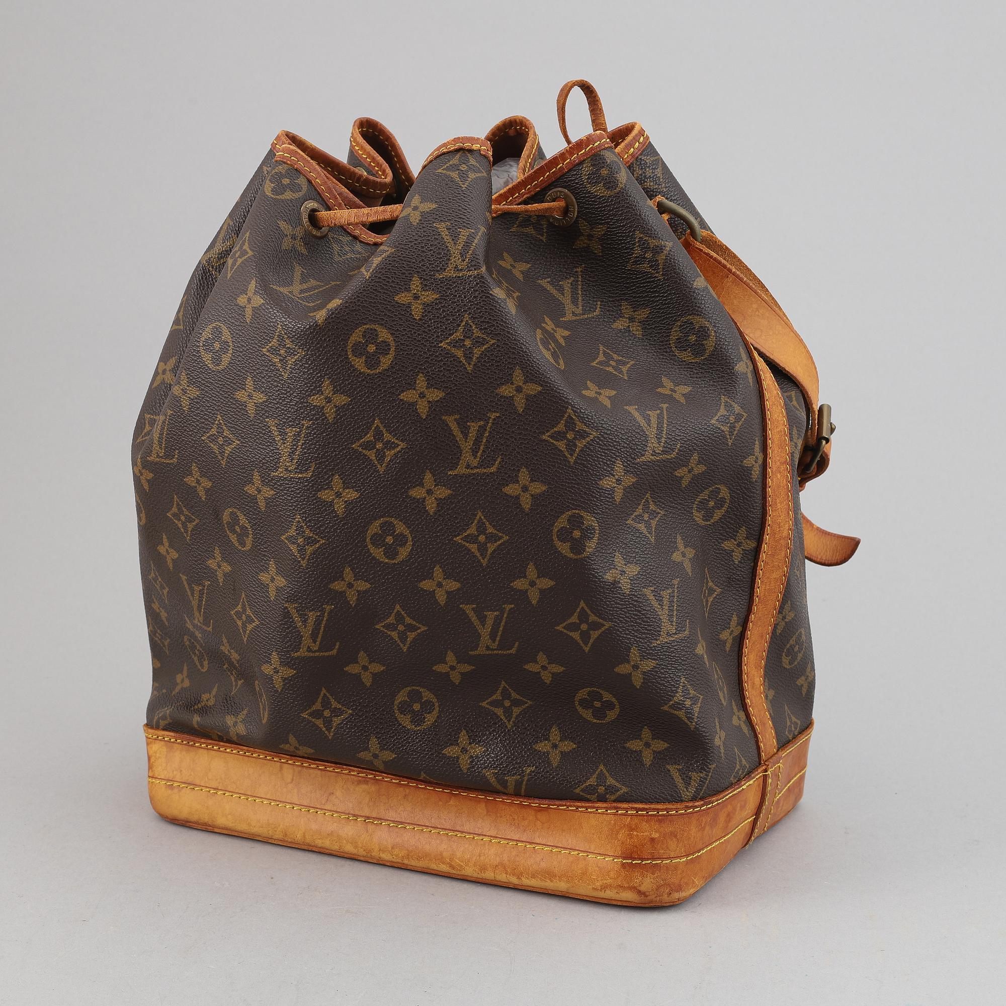 Louis Vuitton, a monogram canvas 'Noé' handbag.