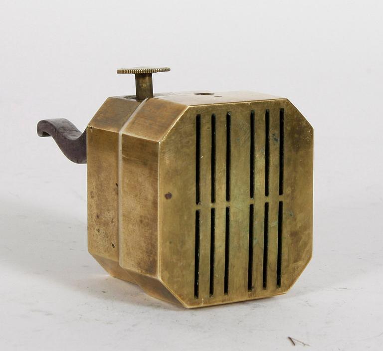 ÅDERLÅTNINGSINSTRUMENT I ETUI, 1800-tal.