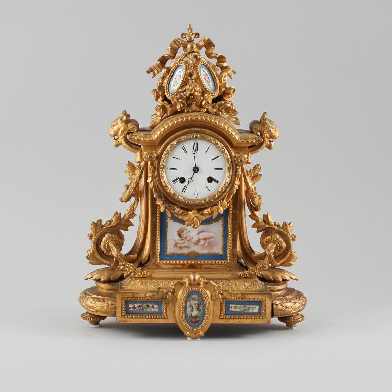 BORDSPENDYL, Louis XVI-stil, 1800-talets andra hälft.