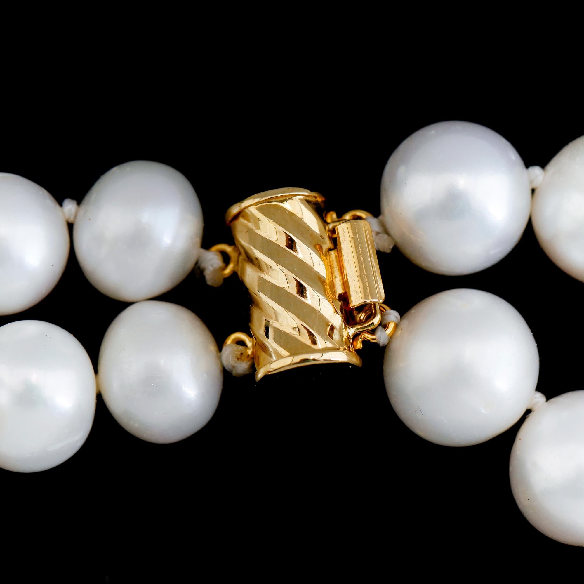 ARMBAND, 14 k guld, odlade vita pärlor.