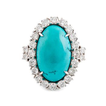 481. Cocktailring med turkos och runda briljantslipade diamanter.