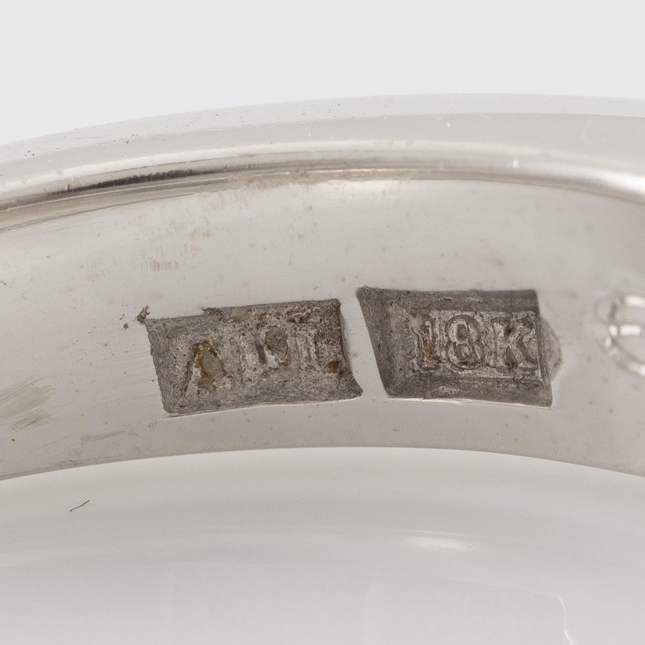 Ring in 18K white gold set with a brilliant-cut diamond weighing 0.49 ct according to the engraving.