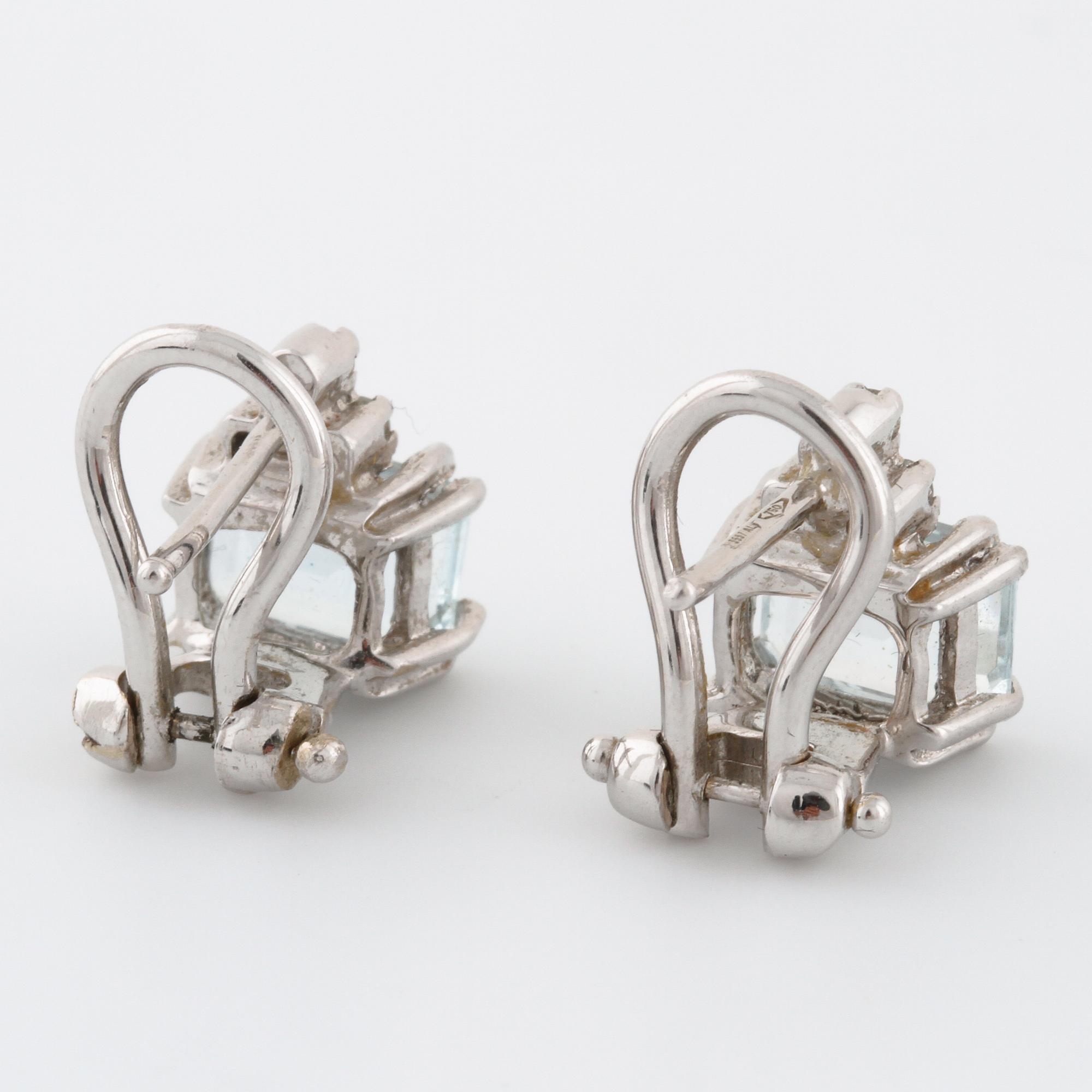 ÖRHÄNGEN, med akvamarin och briljantslipade diamanter.