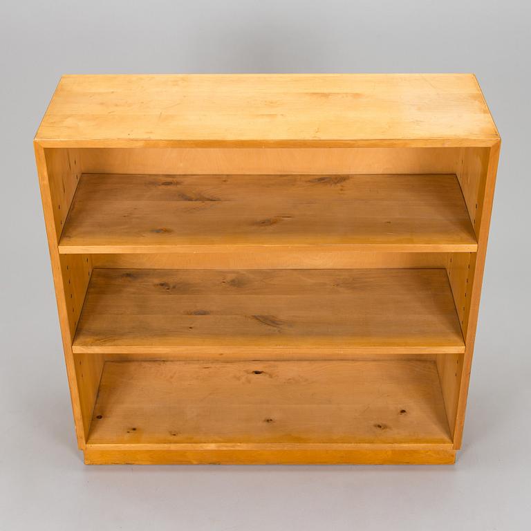 Aino Aalto, kirjahylly /kirjakaappi,  malli 408, O.Y. Huonekalu- ja Rakennustyötehdas A.B, 1950-luvun alku.