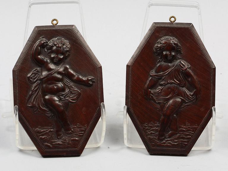 VÄGGRELIEFER, 2 st, trä. 1800-tal.