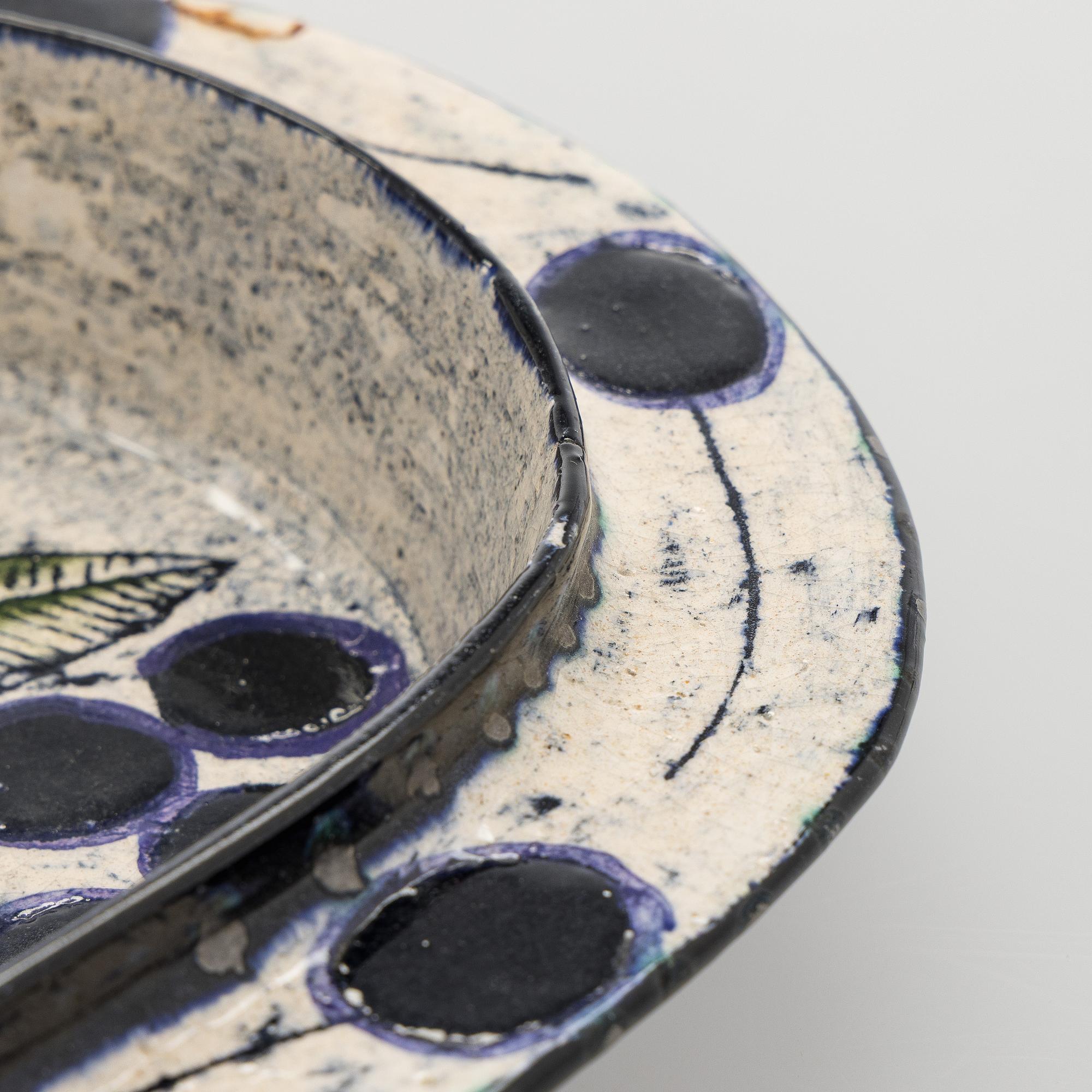 Birger Kaipiainen, a ceramic decorative plate, signed Kaipiainen.