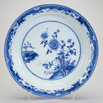 A blue and white charger, Qing dynasty, Qianlong (1736-95).