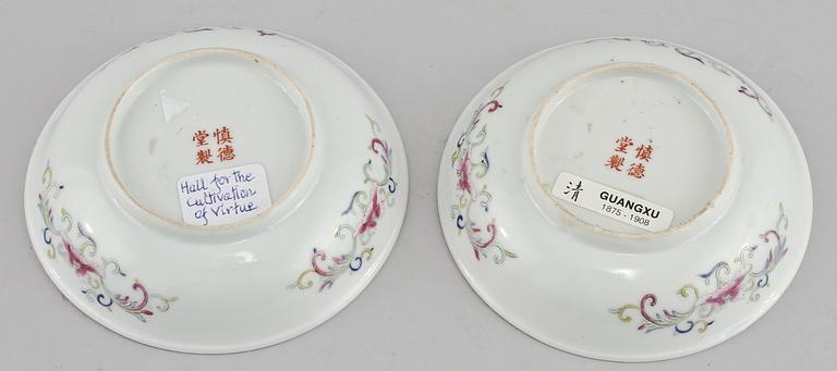 SKÅLFAT, ett par, porslin, Kina, omkring sekelskiftet 1800/1900.