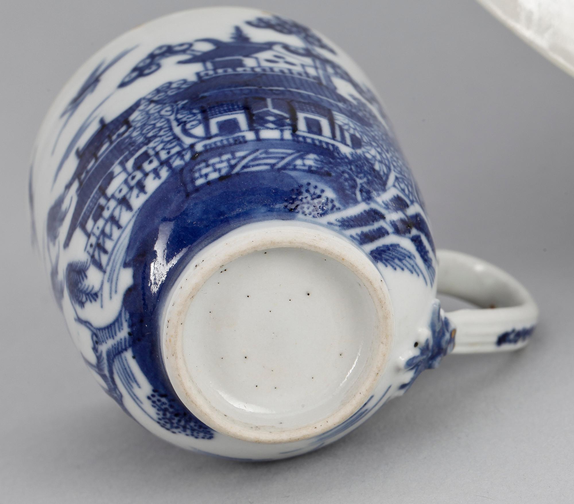 FAT, 2 st samt KOPP, porslin, Qianlong Kina, 1700-tal.