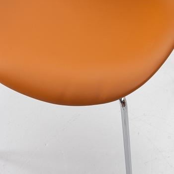 Arne Jacobsen, A set of six chairs, “Grand Prix”, Fritz Hansen.