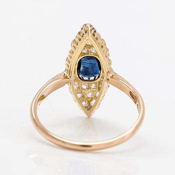 Ring, 18K guld, gammal- och briljantslipade diamanter ca 0,52 ct totalt och safir. Oskar Lindroos, Helsingfors 1937.
