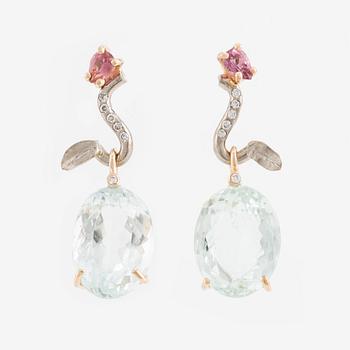 Earrings with aquamarines and brilliant-cut diamonds.