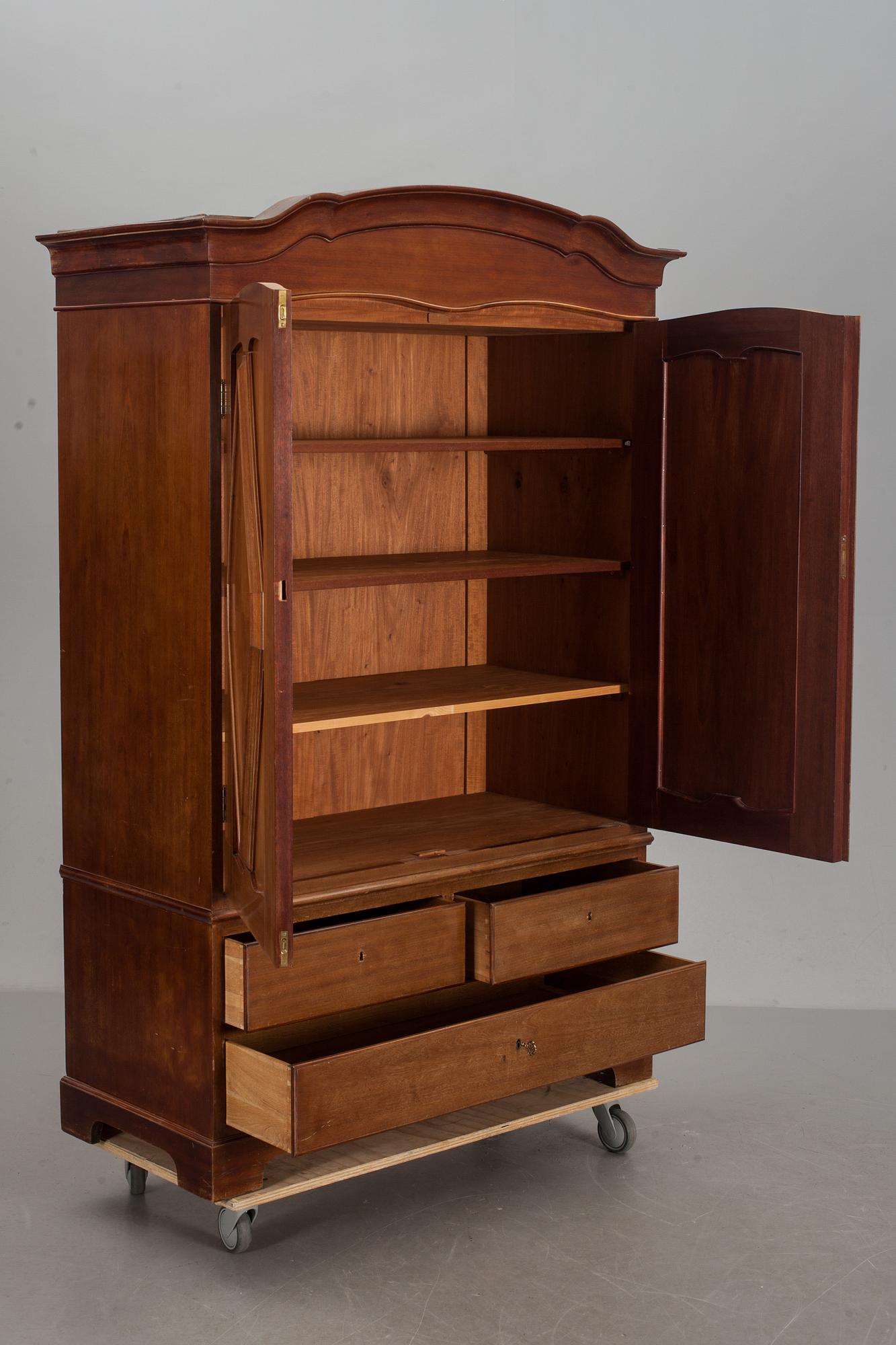 SKÅP, tidigt 1900-tal.