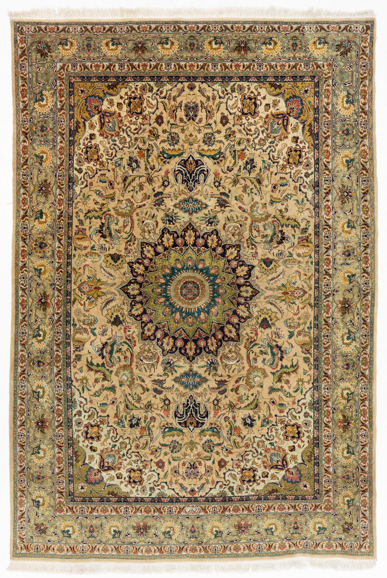 Rug, old Täbris, circa 290 x 194 cm.