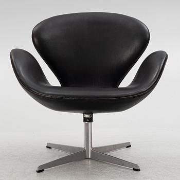 Arne Jacobsen, fåtölj, "Svanen" Fritz Hansen, Danmark, 1960-tal.