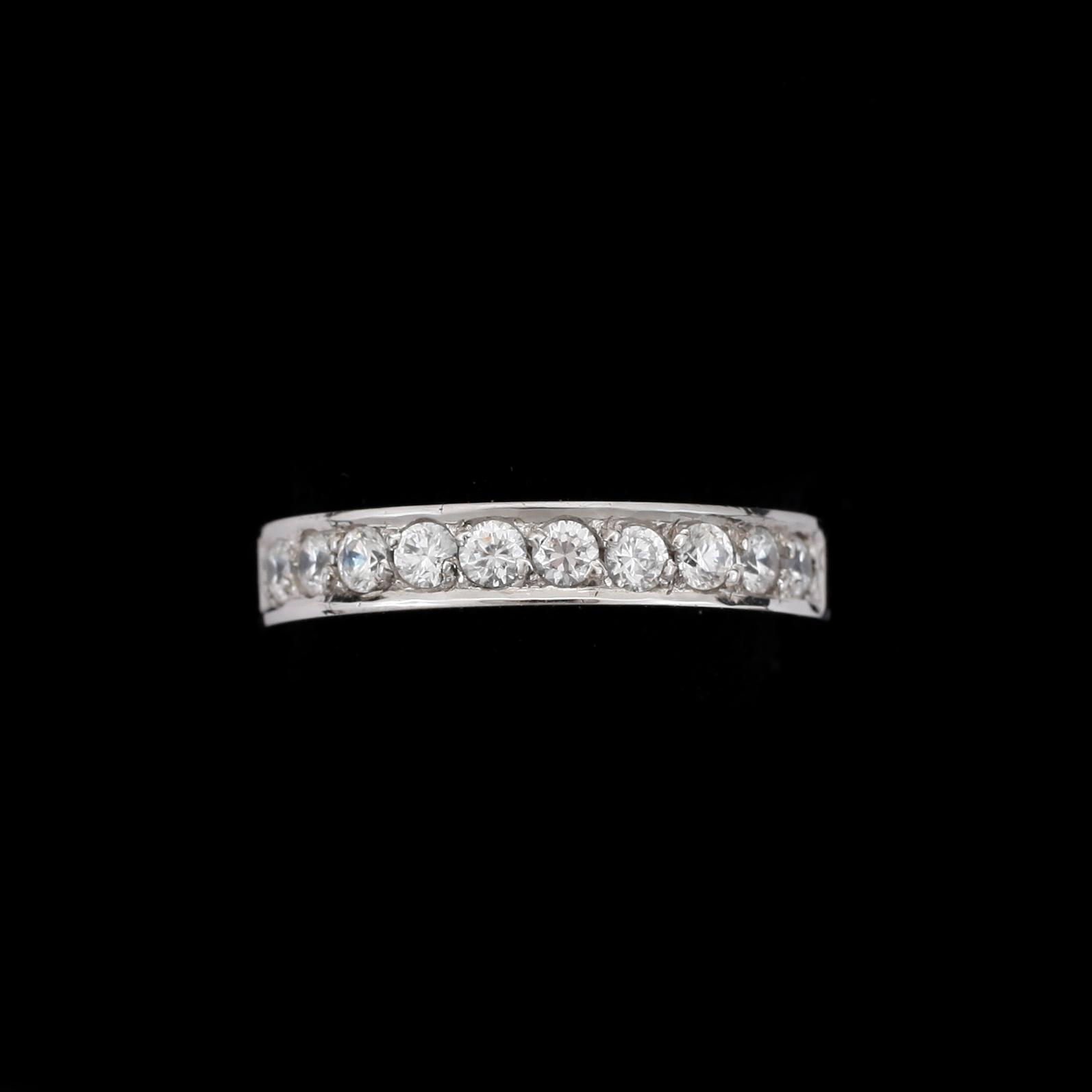RING, alliansring, 18k vitguld med briljantslipade diamanter tot ca0,40ct. Vikt 3,8g.