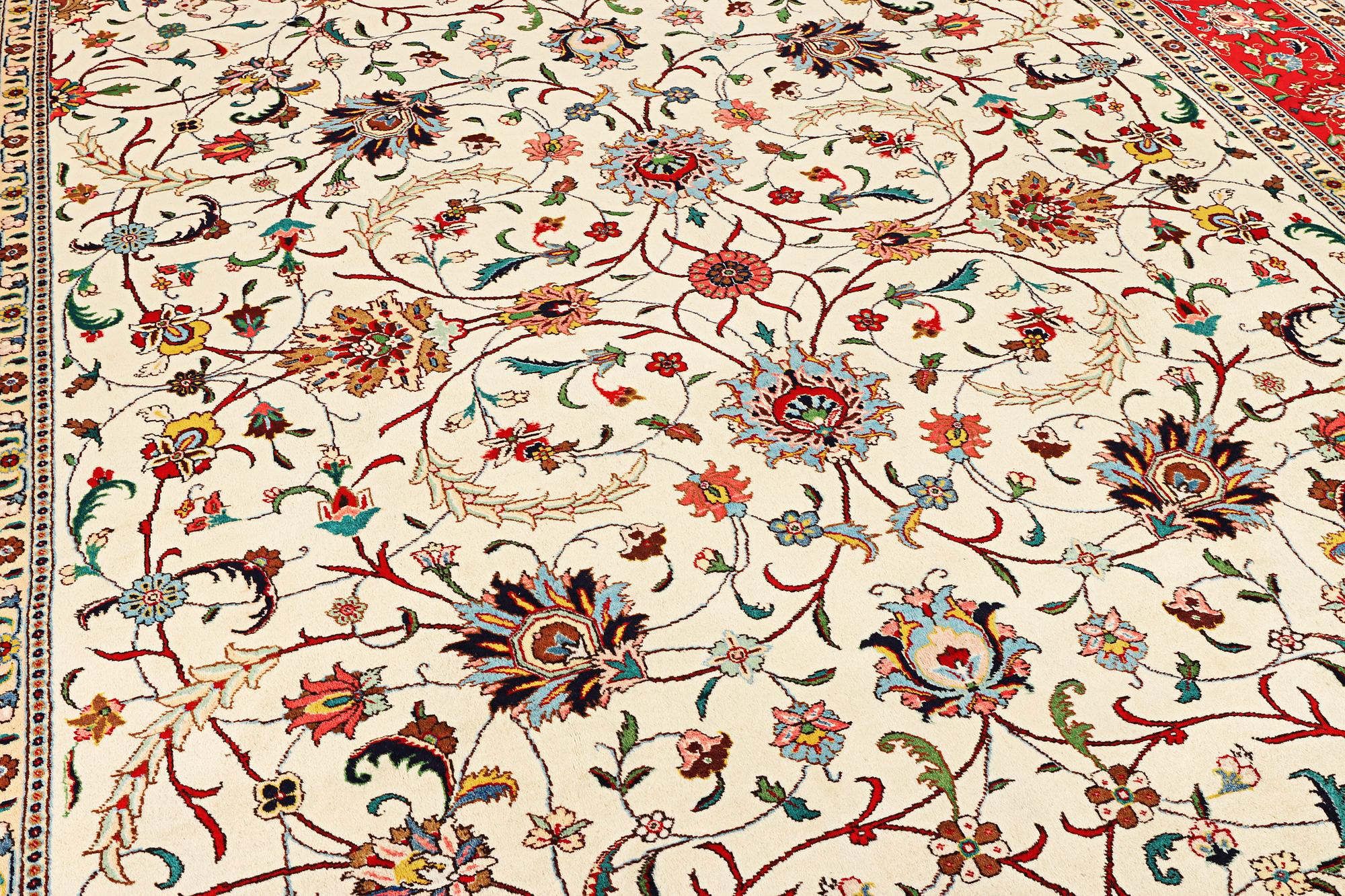 A Mahal carpet, c. 493 x 300 cm.