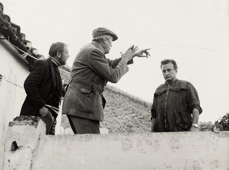 FOTOGRAFIER, 2 st, samramade. Föreställande Sven Nykvist och John Huston, 1971.