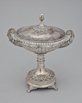 SOCKERSKÅL, silver, senempire, Gustav Möllenborg, Stockholm 1832. Vikt ca 990 gram.