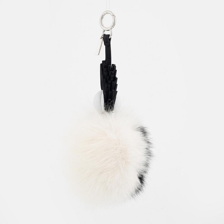 Fendi, väsksmycke, "Pon Pon Karl".