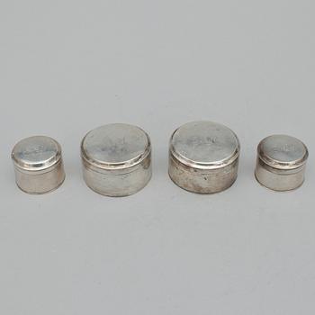 TOILETTEDOSOR, 2+1+1, silver, bla Gustaf Möllenborg. 1830-tal. Totalt ca 146 gram.