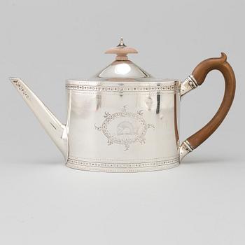 An English 18th century silver tea-pot, mark of Charles Aldridge and Henry Green, London 1786.