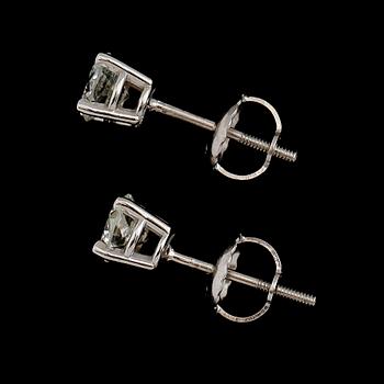 ÖRHÄNGEN, 1 par, 14 k vitguld, briljantslipade diamanter tot ca 0.63 ct.