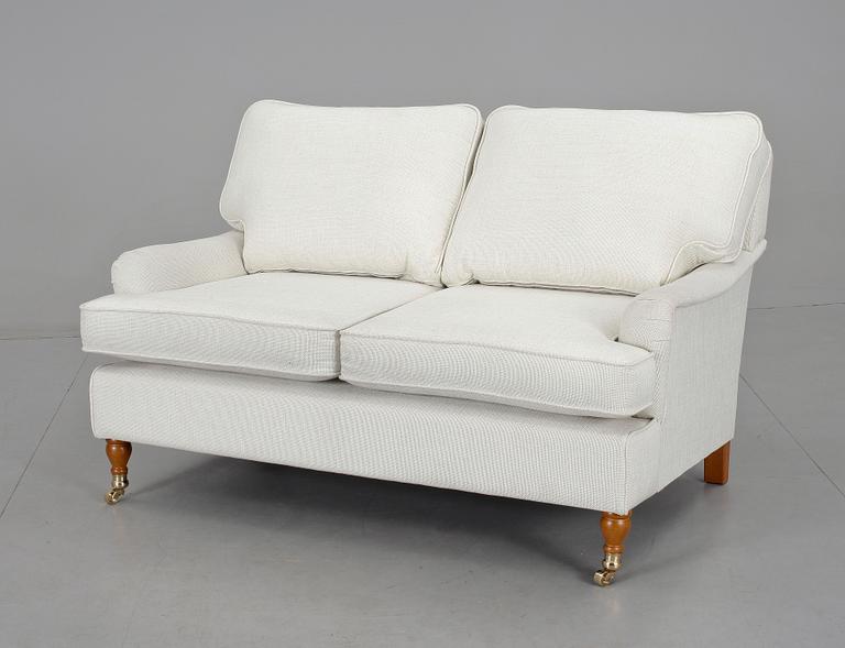 SOFFA samt FÅTÖLJ, Howardmodell, sent 1900-tal.