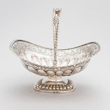 Reinhold H. Eckert, a silver bread basket, Tartu/ Dorpat 1818.