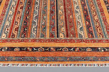 A carpet oriental, ca 300 x 244 cm.