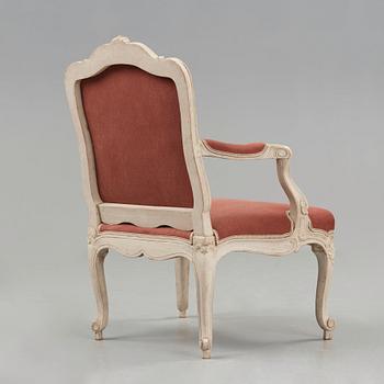 KARMSTOL. Stockholmsarbete, i Olof Höglanders art (mästare i Stockholm 1750-1765). Rokoko. En senare kopia medföljer.