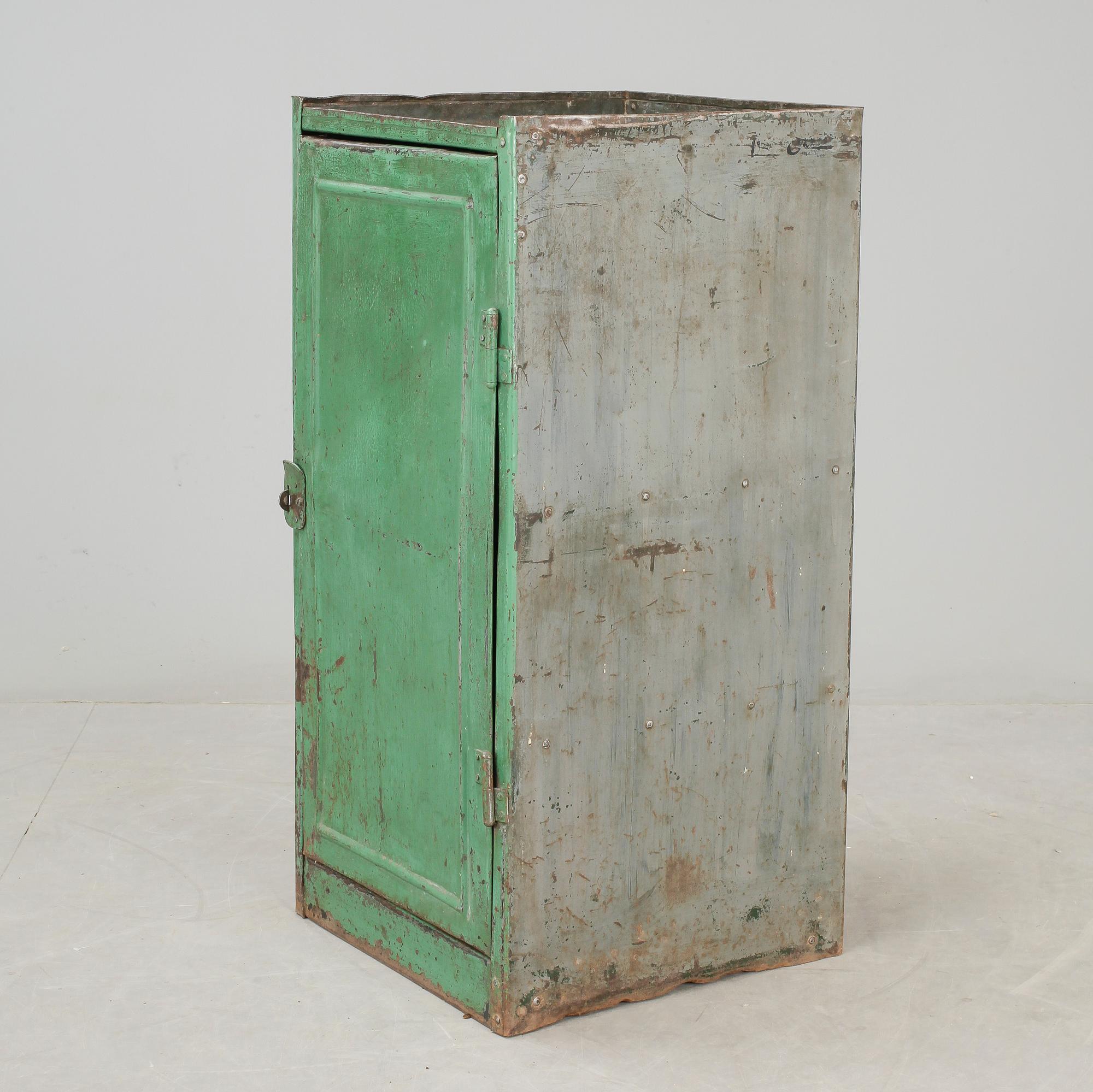 INDUSTRISKÅP, 1900-talets första hälft.