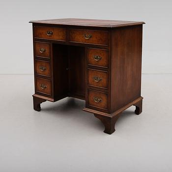 SKRIVBORD, England, omkring år 1900.