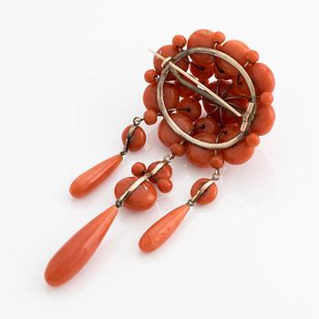 Brooch with round corals and clasps with drop-shaped coral.