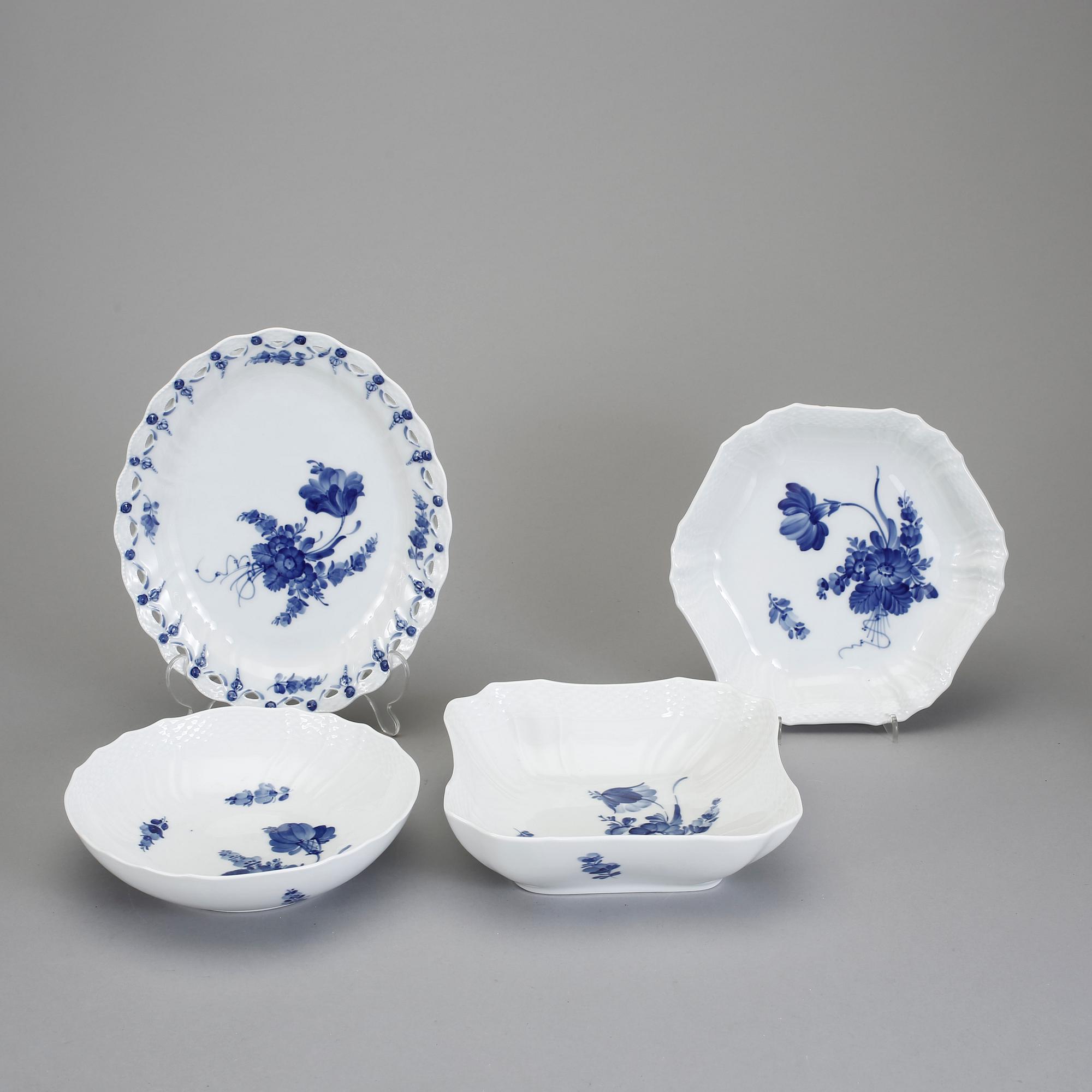 MATSERVIS, 61 delar, porslin, "Blå Blomst", Royal Copenhagen, Danmark.