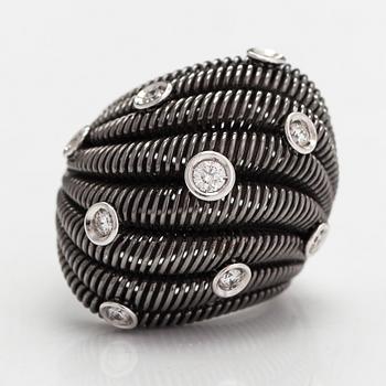 An 18K white gold ring with diamonds ca. 0.31 ct in total.