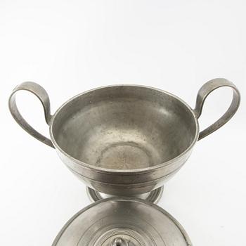 Tureen with lid, second half of the 1800s, possibly Germany.