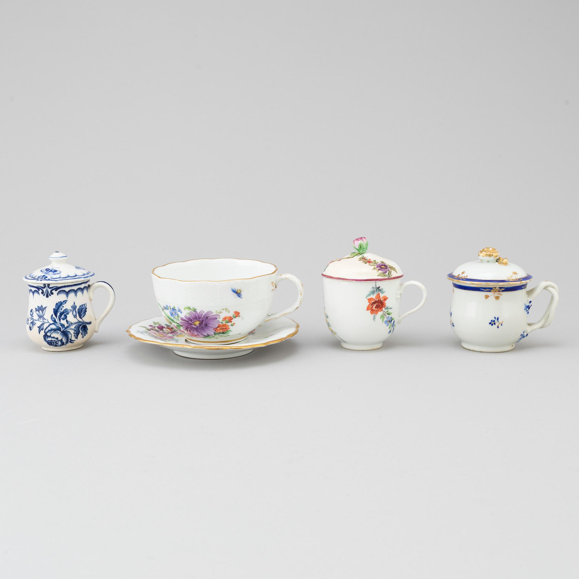 A lot of 3 custard cups, cup and a dish, 18th century and newer.