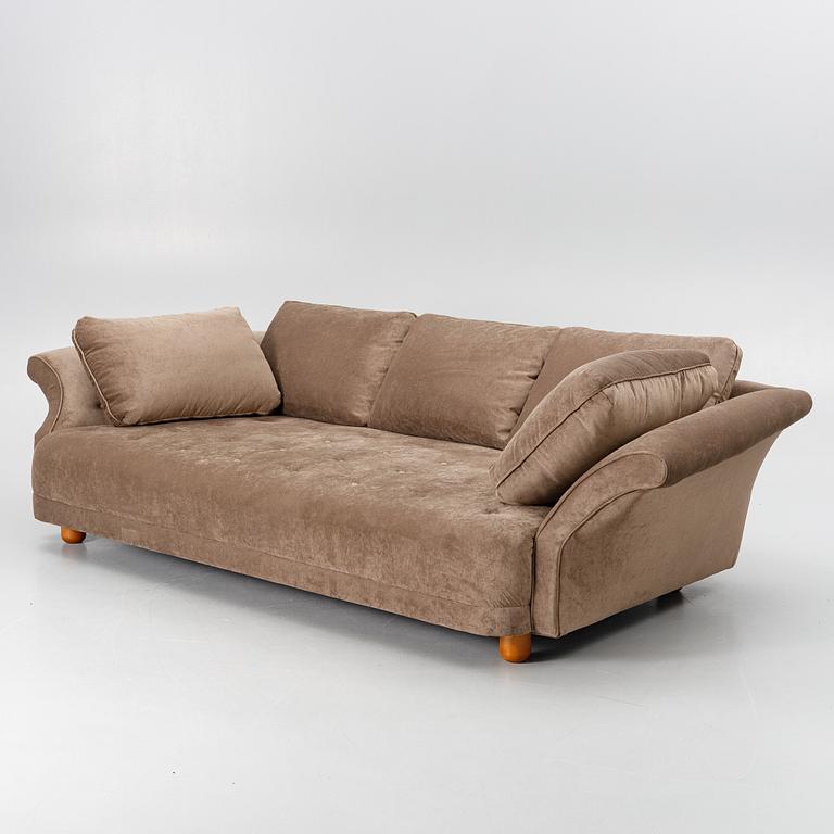 Josef Frank, a 'Liljevalchs sofa', Svenskt Tenn, 2000s.