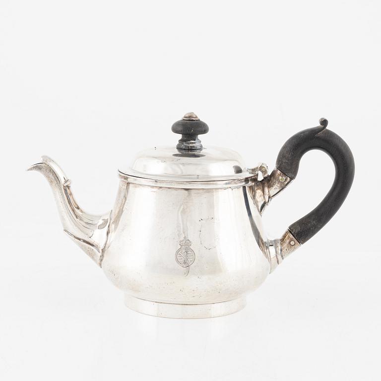 An English silver teapot, mark of William Fountain, London 1814.