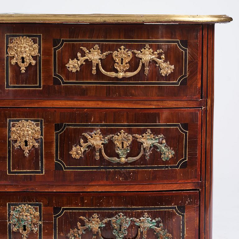 A French Régence commode in the manner of ébénist Etienne Doirat (Paris 1670-1732), 18th Century.